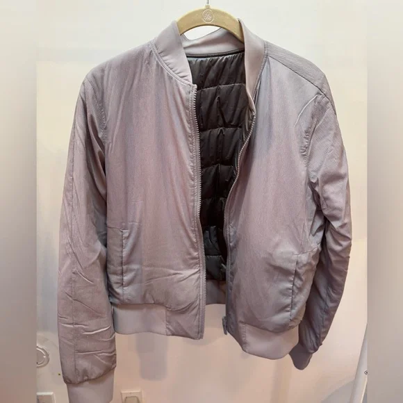 Lululemon bomber size 8 reversible - Picture 2 of 3